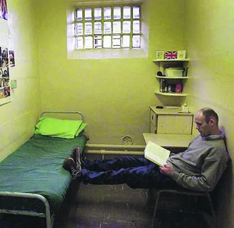 Could YOU write a letter to a prisoner? More needed