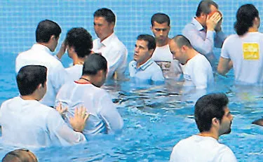 Iran: great encouragement as many baptised