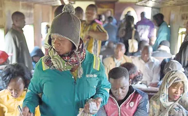 Kenya: prayers on the train