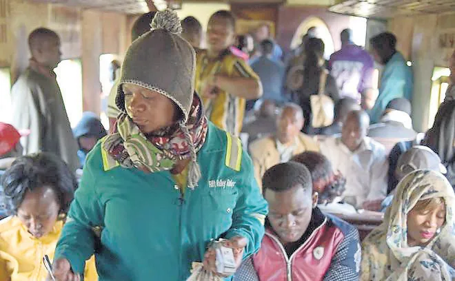 Kenya: prayers on the train